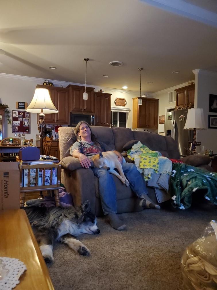 me&dino&bella-atMom&DadsHouse-xmas2020